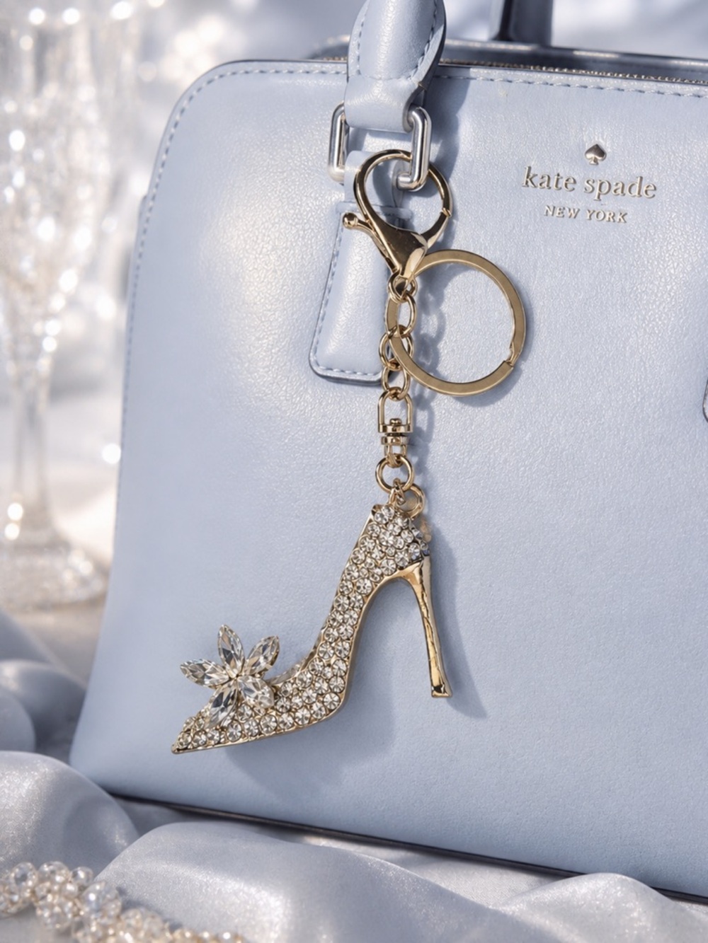Crystal high heel charm with flower in gold tone. Bag charm only!